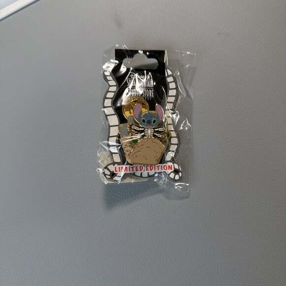 Disney Mickey Not So Scary Halloween Party 2011 Stitch tomb Limited Edition Pin